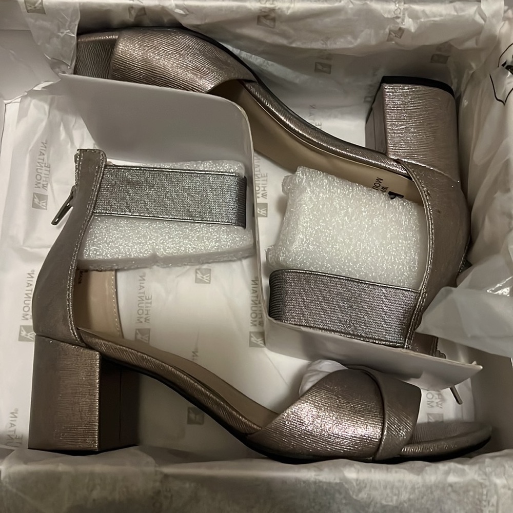 White mountain ever two piece block heel sandals size 6 1/2